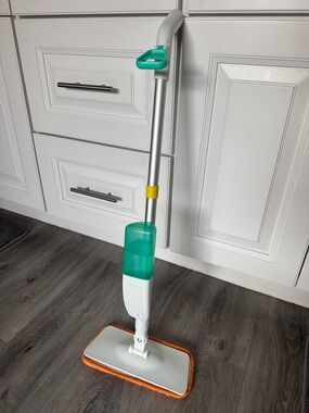 Lovevery Squeeze & Spray Mop